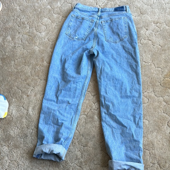 Size 30, Abercrombie and fitch. The dad high rise. Off centred button - Picture 2 of 2